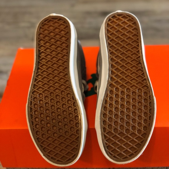 Vans - Picture 4 of 6